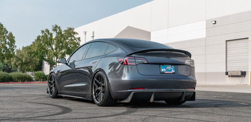 VR Aero 2018+ Tesla Model 3 Gloss Carbon Fiber Rear Diffuser VR Aero 2018+ Tesla Model 3 Gloss Carbon Fiber Rear Diffuser