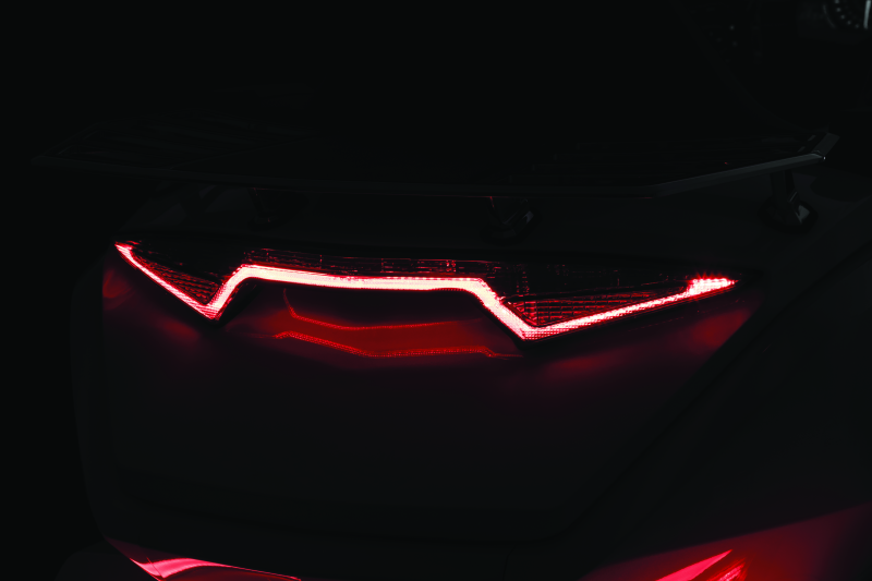 Kuryakyn Omni L.E.D Trunk Light Bar 18-20 GL1800 Kuryakyn Omni L.E.D Trunk Light Bar 18-20 GL1800