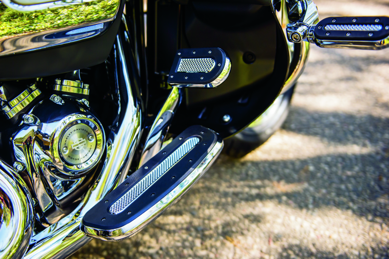 Kuryakyn Heavy Industry Driver Floorboards Chrome Kuryakyn Heavy Industry Driver Floorboards Chrome