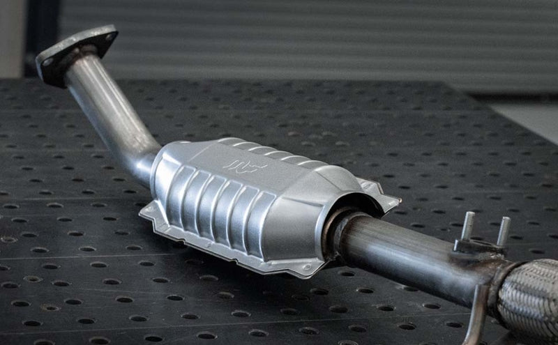 MagnaFlow Conv Univ 1.75 Dual O2 Boss MagnaFlow Conv Univ 1.75 Dual O2 Boss