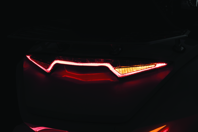 Kuryakyn Omni L.E.D Trunk Light Bar 18-20 GL1800 Kuryakyn Omni L.E.D Trunk Light Bar 18-20 GL1800