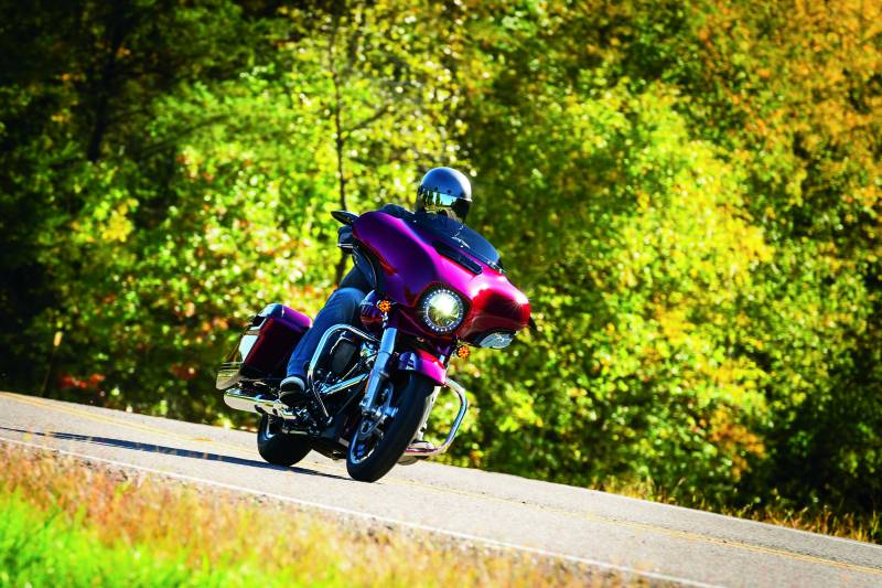 Kuryakyn Smooth Windshield Trim 14-Up Touring Gloss Black Kuryakyn Smooth Windshield Trim 14-Up Touring Gloss Black