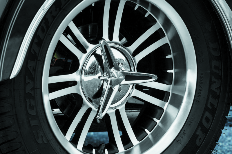 Kuryakyn Knock-Off Center Caps For Trikes Chrome Kuryakyn Knock-Off Center Caps For Trikes Chrome