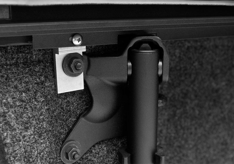 Roll-N-Lock 2020 Chevy Silverado / GMC Sierra 2500-3500 80-1/2in M-Series Retractable Tonneau Cover Roll-N-Lock 2020 Chevy Silverado / GMC Sierra 2500-3500 80-1/2in M-Series Retractable Tonneau Cover