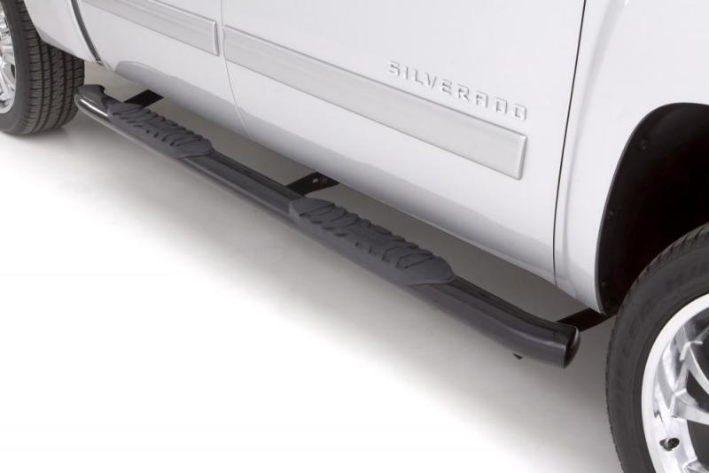 Lund 04-17 Nissan Titan Crew Cab 5in. Oval Curved Steel Nerf Bars - Black Lund 04-17 Nissan Titan Crew Cab 5in. Oval Curved Steel Nerf Bars - Black