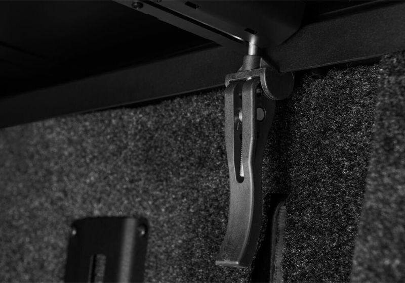 UnderCover 04-21 Ford F-150 5.5ft Triad Bed Cover UnderCover 04-21 Ford F-150 5.5ft Triad Bed Cover