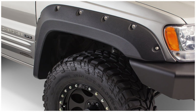 Bushwacker 99-04 Jeep Grand Cherokee Cutout Style Flares 2pc - Black Bushwacker 99-04 Jeep Grand Cherokee Cutout Style Flares 2pc - Black
