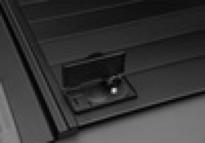 Retrax 05-up Frontier King 6ft Bed / 07-up Crew Cab (w/ or w/o Utilitrack) RetraxPRO MX Retrax 05-up Frontier King 6ft Bed / 07-up Crew Cab (w/ or w/o Utilitrack) RetraxPRO MX