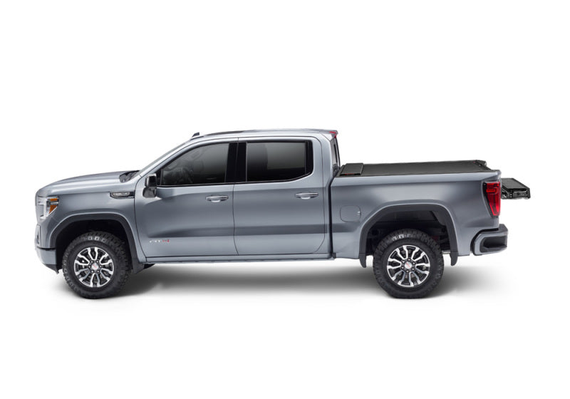 Roll-N-Lock 2020 Chevy Silverado / GMC Sierra 2500-3500 80-1/2in M-Series Retractable Tonneau Cover Roll-N-Lock 2020 Chevy Silverado / GMC Sierra 2500-3500 80-1/2in M-Series Retractable Tonneau Cover