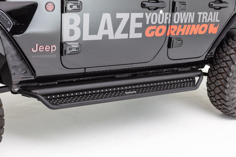 Go Rhino 99-16 Ford F-250/F-350 SD Dominator Extreme D1 SideSteps Complete Kit w/SideStep + Brkts Go Rhino 99-16 Ford F-250/F-350 SD Dominator Extreme D1 SideSteps Complete Kit w/SideStep + Brkts