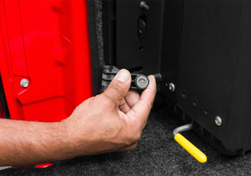 UnderCover 15-20 Ford F-150 Drivers Side SwingH1128-H1157 Case - Black Smooth UnderCover 15-20 Ford F-150 Drivers Side SwingH1128-H1157 Case - Black Smooth