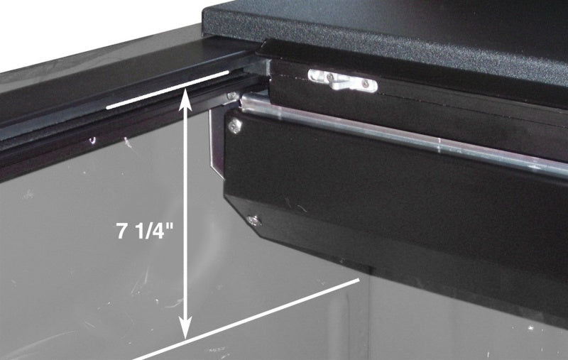 Roll-N-Lock 12-17 Dodge Ram RamBox SB 76in M-Series Retractable Tonneau Cover Roll-N-Lock 12-17 Dodge Ram RamBox SB 76in M-Series Retractable Tonneau Cover