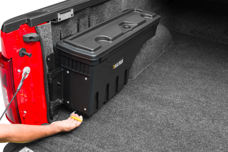 UnderCover 15-20 Ford F-150 Drivers Side SwingH1128-H1157 Case - Black Smooth UnderCover 15-20 Ford F-150 Drivers Side SwingH1128-H1157 Case - Black Smooth