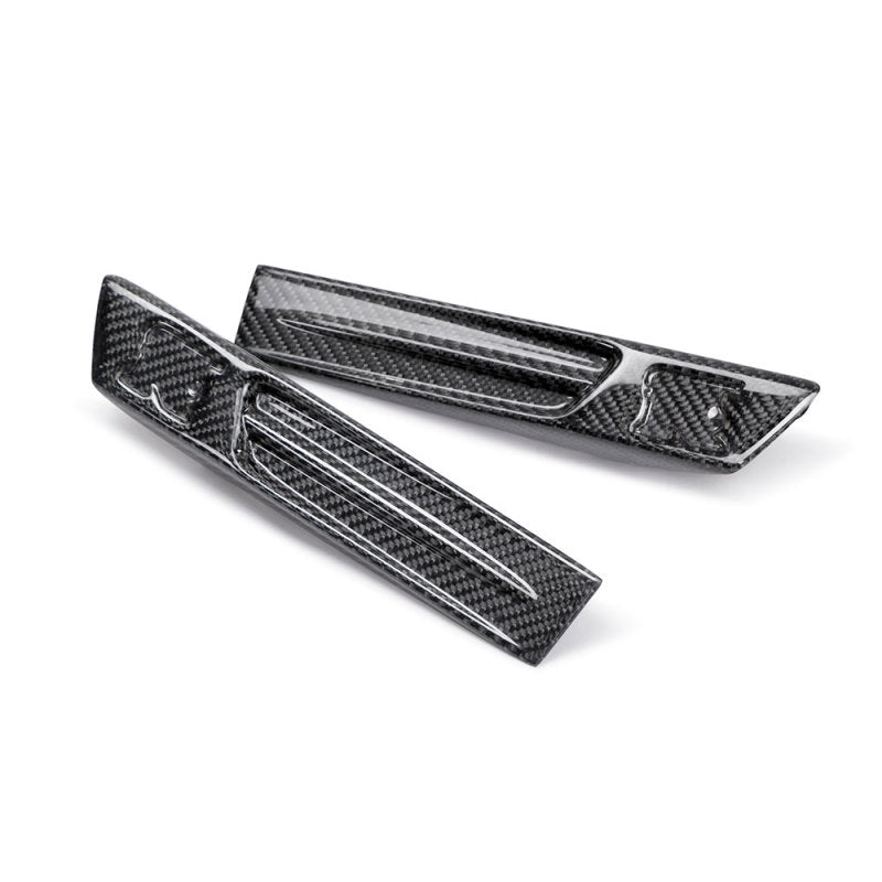 Seibon 09-10 Nissan GTR R35 Carbon Fiber Fender Duct Logos (Pair) Seibon 09-10 Nissan GTR R35 Carbon Fiber Fender Duct Logos (Pair)