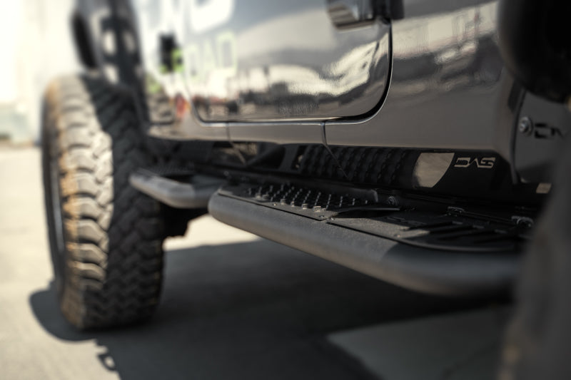 DV8 Offroad 18-23 Jeep Wrangler JL 4 Door Body/Pinch Weld Mounted Step DV8 Offroad 18-23 Jeep Wrangler JL 4 Door Body/Pinch Weld Mounted Step