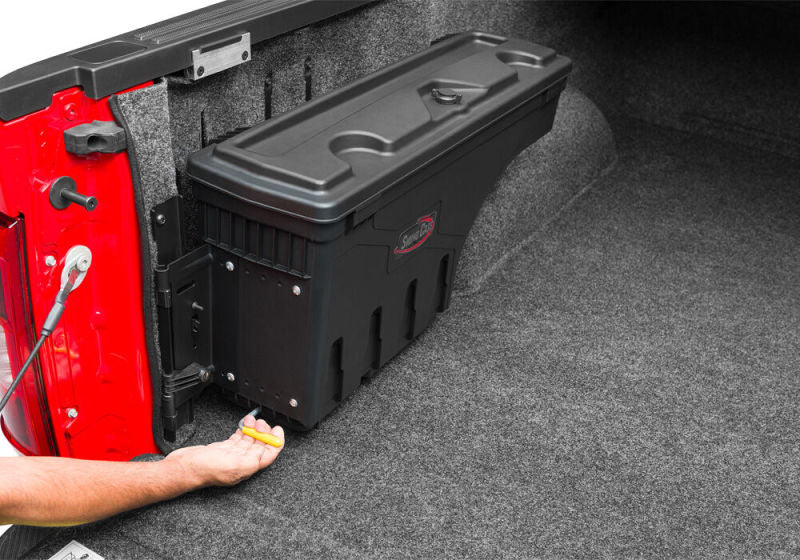 UnderCover 15-20 Ford F-150 Drivers Side SwingH1128-H1157 Case - Black Smooth UnderCover 15-20 Ford F-150 Drivers Side SwingH1128-H1157 Case - Black Smooth