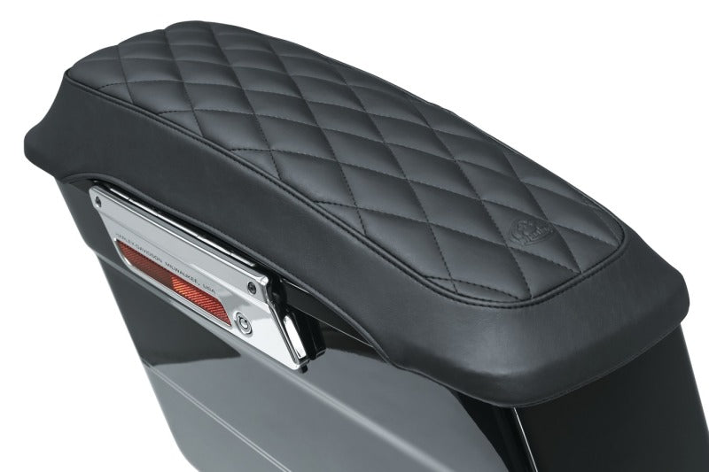 Mustang 93-13 Harley FL Touring Saddlebag Lid Covers Diamond Stitch - Black Mustang 93-13 Harley FL Touring Saddlebag Lid Covers Diamond Stitch - Black