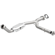 MagnaFlow Direct Fit Catalytic Converter 03-05 Ford Expedition/05-06 Lincoln Navigator 5.4L P/S